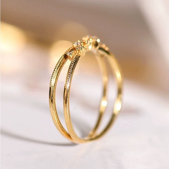 ✨Host Pick✨18K Yellow Gold and Diamond Starry Night Crossover Ring - Picture 5 of 15